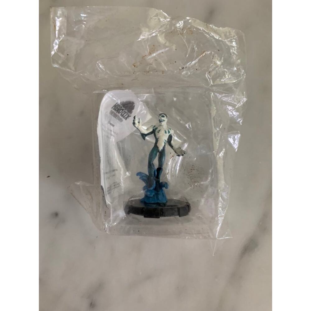 NIP 2005 Hero Clix City of Villians Figurine Cryptic Studios